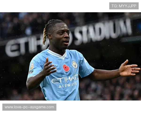 曼城利用身后区域，多库长驱带球射门成功